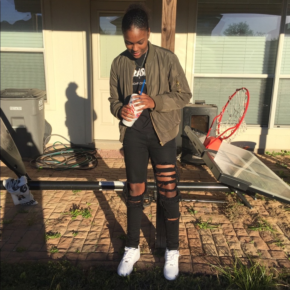 Meet your Posher, Amirakl